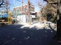 住吉公園。おにごっこができ る広い広場です。歩いて5分です
